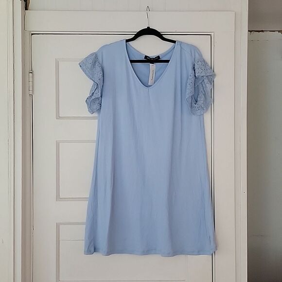 Baby blue lace flutter sleeve dress - Picture 1 of 4